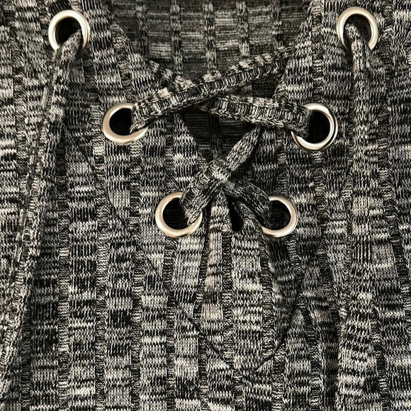 Chenault Women’s Medium sweater - Picture 5 of 11